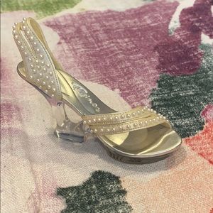 Just The Right Shoe - Sea of Pearls
